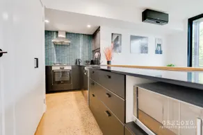 Cosmopolitan Retreat - Image 4