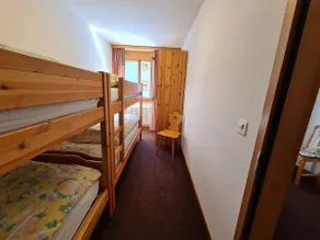 [2 parking spaces included] Spacious, with Swimming Pool & Sauna! - Image 4
