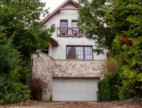 Pine Grove Villa - Image 2