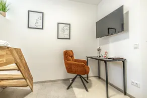 Near Krems Station | Private Room w/ AC, WIFI, TV - Image 3