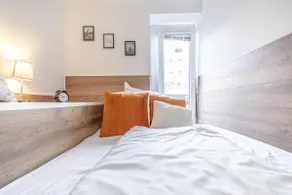 Near Krems Station | Private Room w/ AC, WIFI, TV - Image 4