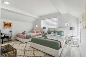 DT 5BR House | 2 Suites, Sleeps 15 | AC - Image 5