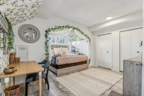 Kensington 3BDRM | Sleeps 8, 4 Beds + 2 Bathrooms - Image 3