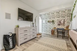 DT 5BR House | 2 Suites, Sleeps 15 | AC - Image 4