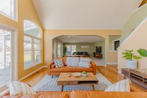 Luxurious Retreat! Spacious with Deck & BBQ Grill - Image 3