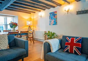 Hidden Gem | Sleeps 7 | Cosy Fire & Courtyard | - Image 3