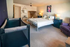 Hidden Gem | Sleeps 7 | Cosy Fire & Courtyard | - Image 4