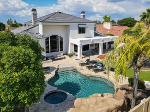 2 Separate Game Rooms, Heated Pool, Spa, Basket Ball, Putt-Putt, Trampoline! - Image 2