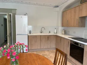 Stunning unique period 2 bedroom apartment - Image 5