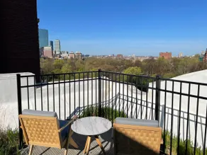 Huge great room for entertaining. 3 bed 3 bath lux - Image 2