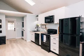 Lakeview Cottage- Hot Tub, Patio, Espresso Machine - Image 3