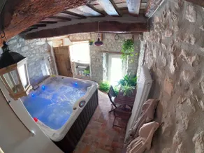 Montana House in Stone-Garden-Panorama-Jacuzzi - Image 3