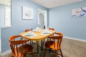 2BR Suite - 4 Min Walk to WEM - Free Parking - Image 4
