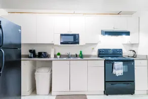 2BR Suite - 4 Min Walk to WEM - Free Parking - Image 3