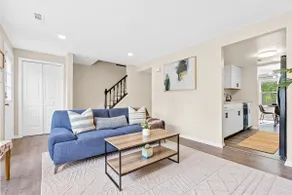 Charming Townhome - 7 Min to IAD / 35 Min to DC! - Image 2