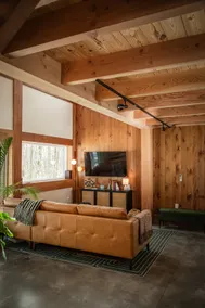 NOIR HAUS Custom Designer Cabin+Hot tub on 2 acres - Image 5