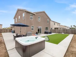 NEW Clovis House| Hot Tub| King Suite| 4:3| Garage - Image 2