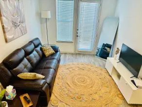 Apartment in the Heart of Frisco - Image 2