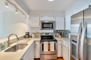 Urban Luxury Comfort Living - Image 5