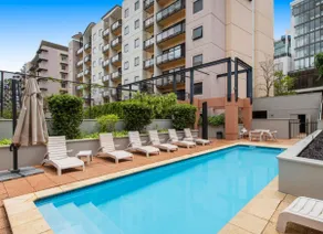 Kings Park Oasis with private courtyard, pool, free secure allocated parking and gym - Image 2