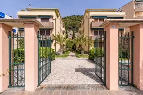 Diamante Beachfront Apt with Free Parking - Image 2