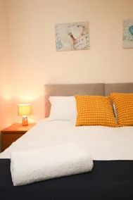 2-Bed Perfect for Contractors ~Parking & Fast wifi - Image 2