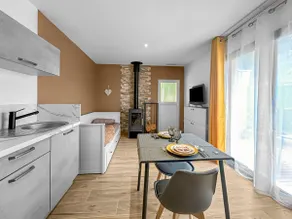 Heated pool, independent wood-burning stove suite - Image 2