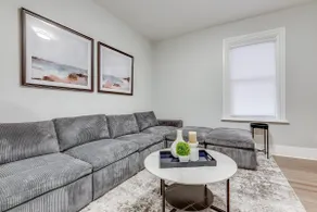 Newly Renovated 3 Bedroom Suite w/ Parking | DT - Image 2