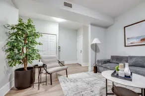 Newly Renovated 3 Bedroom Suite w/ Parking | DT - Image 4