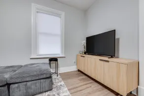 Newly Renovated 3 Bedroom Suite w/ Parking | DT - Image 3
