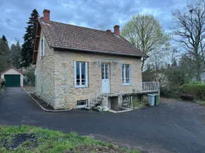 Burgundy vacation home - Image 4