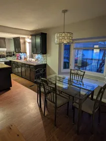 Cottage on Shuswap lake- semi private beach - Image 2