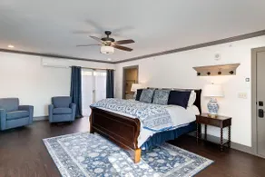 Park House on Main #5-King Penthouse - Image 3