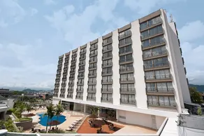 Modern with free pool, breakfast, gym, and Jacuzzi - Image 4
