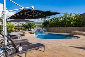 Modern with free pool, breakfast, gym, and Jacuzzi - Image 5