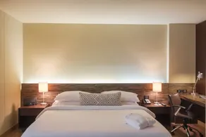 Modern with free pool, breakfast, gym, and Jacuzzi - Image 2