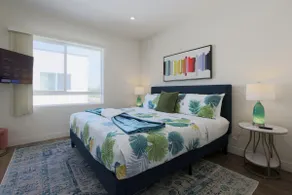 Insta-Worthy Modernistic 4B4B Suite - Image 4