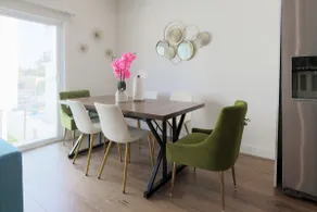 Insta-Worthy Modernistic 4B4B Suite - Image 2