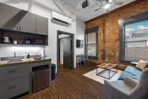 1BR Heart of D/T, near Aquarium, Whisky Distillery - Image 3