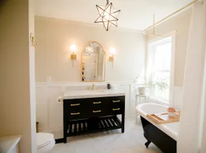 Charming & Serene Farmhouse: Near Lakes &Colleges - Image 3