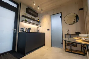 Mirrored cabin - Image 3