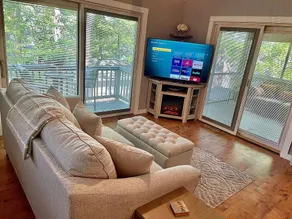 Modern & Cozy Summer Getaway - Image 5