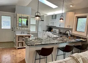Modern & Cozy Summer Getaway - Image 4