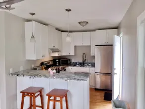 Relaxing and Modern Home - Image 5