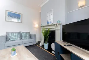 Comfortable & very spacious home - Image 2