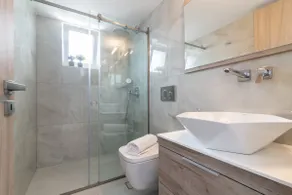 Swan Apartment 2 - Image 4