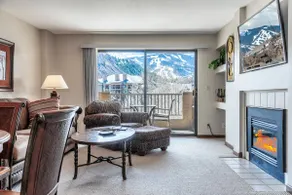Spacious Seasons Vacation Home Steps To Lift - Image 2