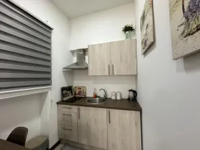 Old Town Gem: Modern Studio with FREE Parking - Image 2