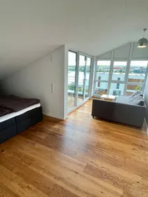House with lake view - Image 3