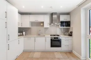 Modern 3BR Flat quick links to LDN & Heathrow - Image 4
